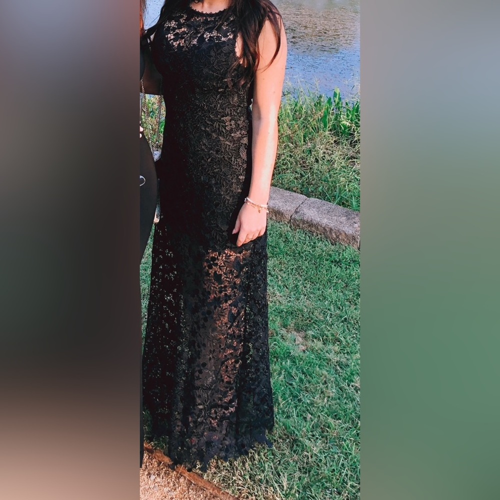 Black Lace Alice & Olivia Evening Gown